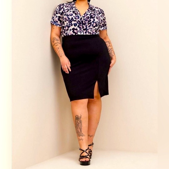 Torrid At The Knee Ponte Studio Crepe Bodycon Dress Plus Size 2 2X 18/20 New - Picture 2 of 13